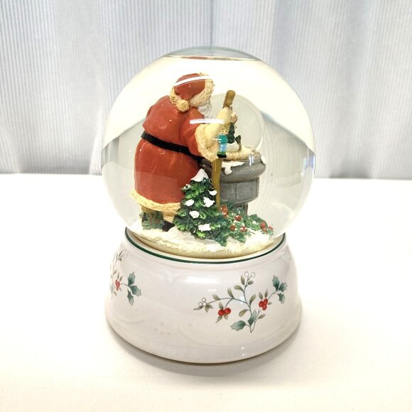 Pfaltzgraff Winterberry Santa Musical Snow Globe Play I'll Be Home For Christmas - Picture 5 of 13